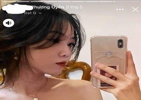 Phương Uyên lộ clip đang chơi tập thể ở nhà nghỉ